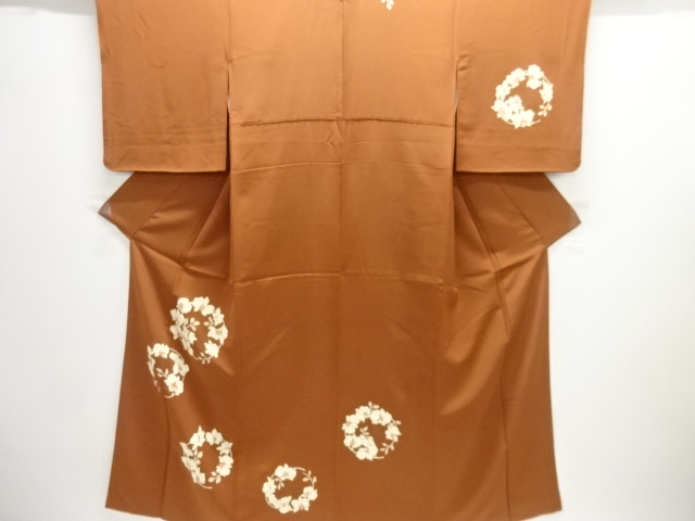 JAPANESE KIMONO / HOMONGI / EMBROIDERY / FLOWER ROUNDEL